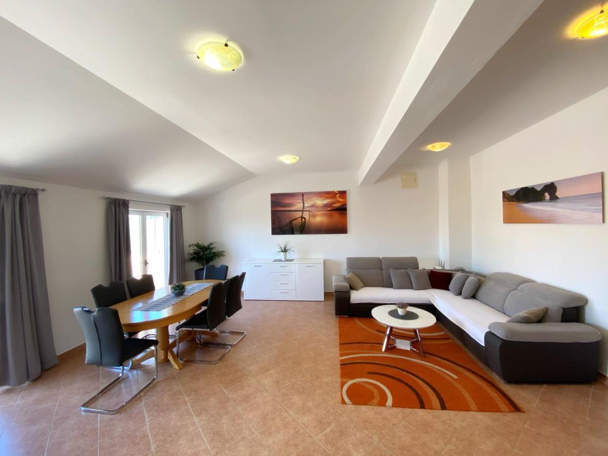 Apartments Saric Biograd Na Moru Esterno foto