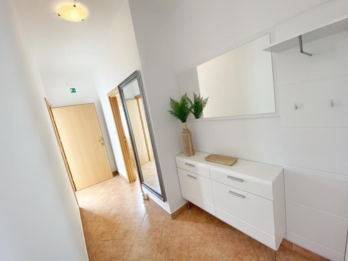 Apartments Saric Biograd Na Moru Esterno foto