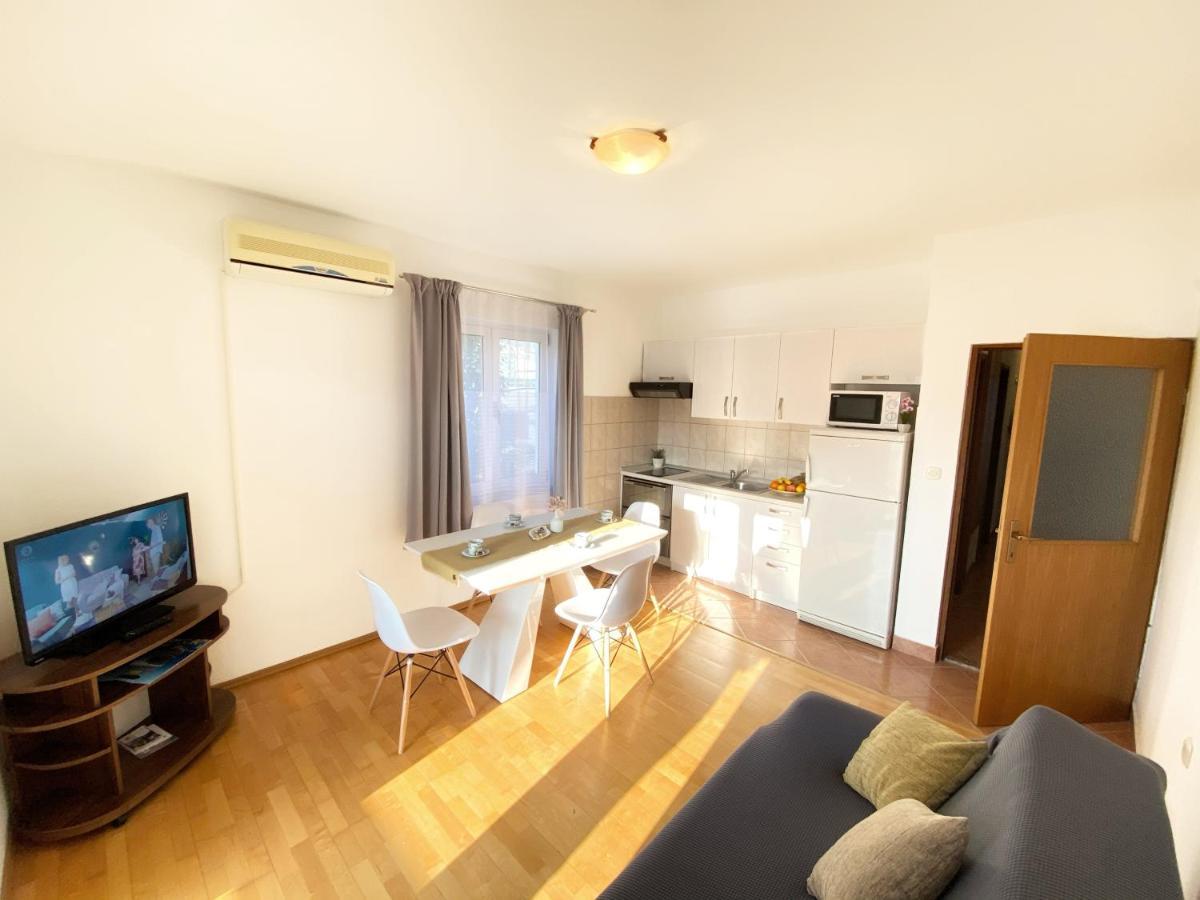 Apartments Saric Biograd Na Moru Esterno foto