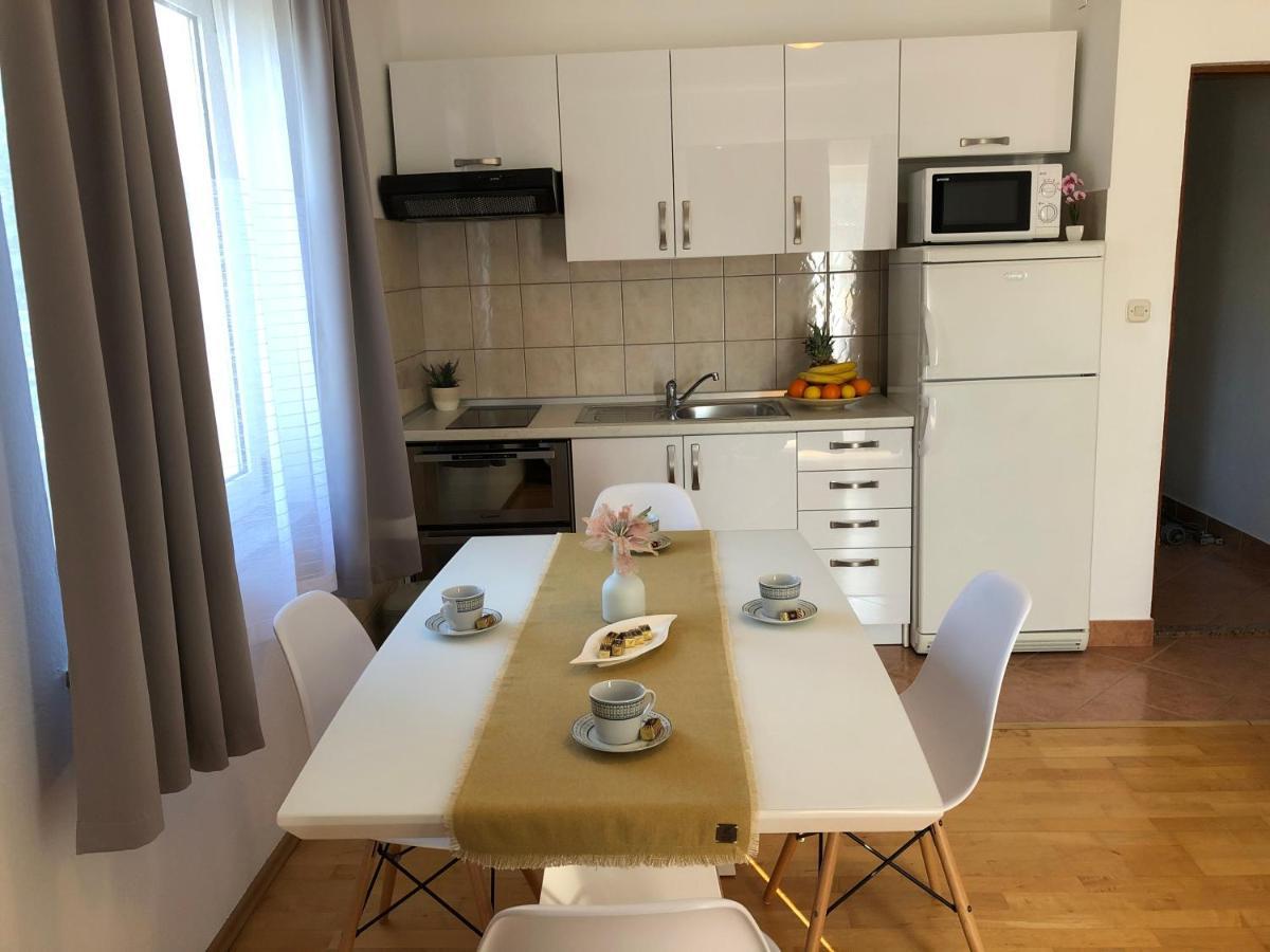 Apartments Saric Biograd Na Moru Esterno foto