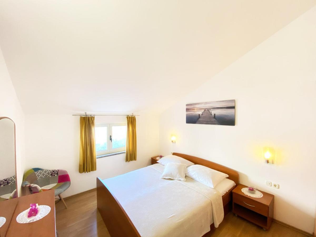 Apartments Saric Biograd Na Moru Esterno foto