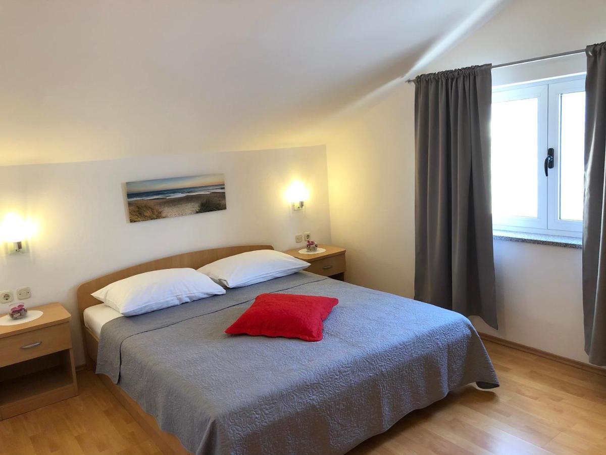 Apartments Saric Biograd Na Moru Esterno foto