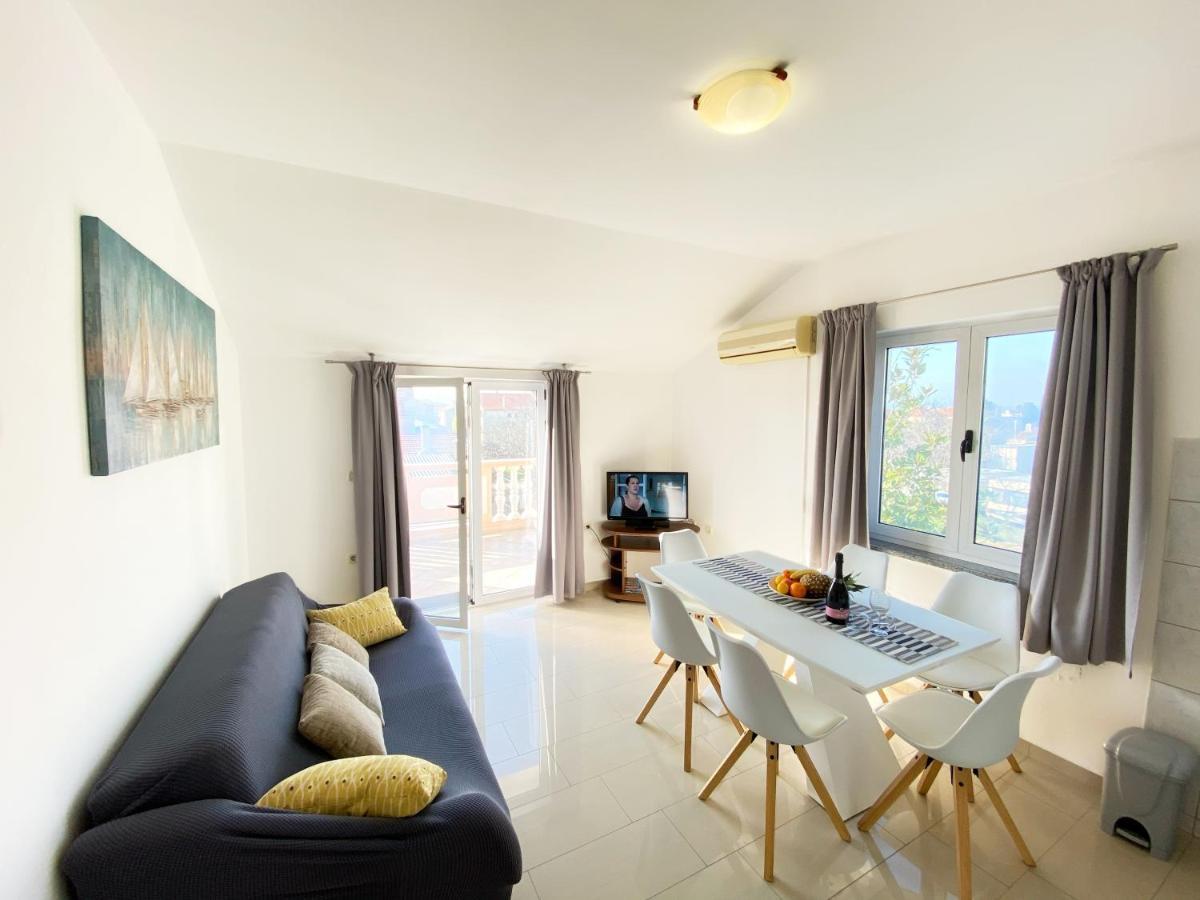 Apartments Saric Biograd Na Moru Esterno foto