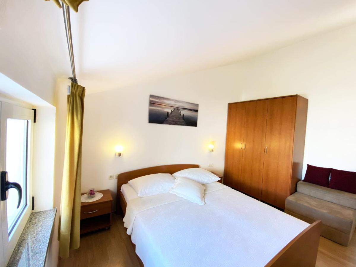 Apartments Saric Biograd Na Moru Esterno foto