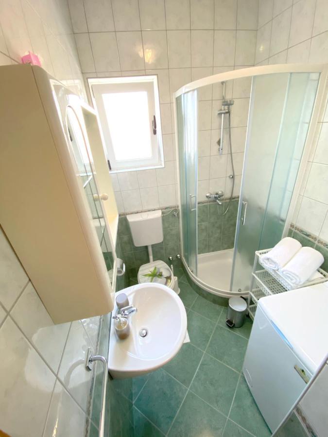 Apartments Saric Biograd Na Moru Esterno foto