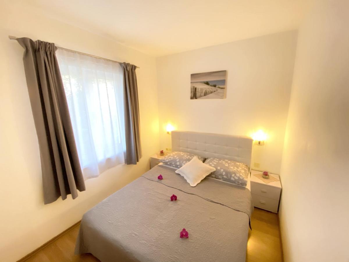 Apartments Saric Biograd Na Moru Esterno foto