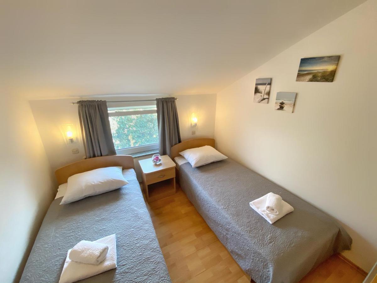 Apartments Saric Biograd Na Moru Esterno foto
