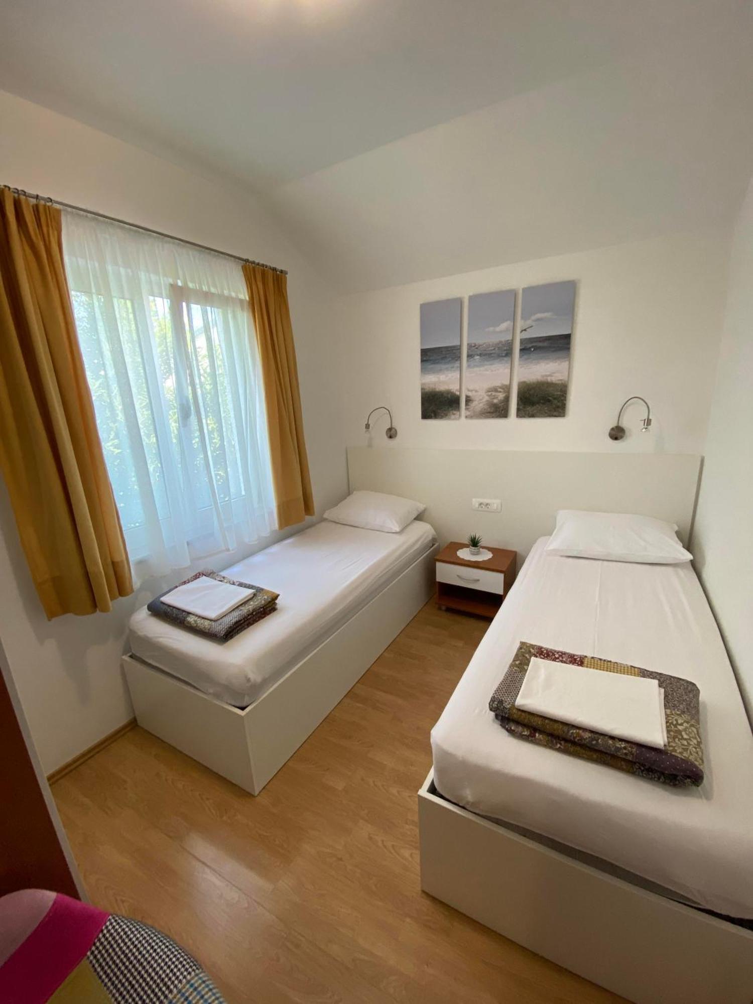 Apartments Saric Biograd Na Moru Esterno foto